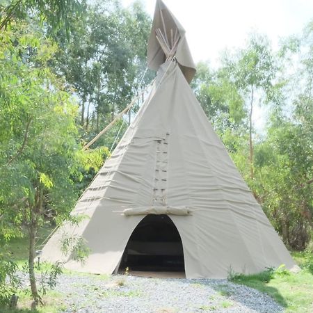 Gumtree Tipis Hotel Bickington Exterior photo