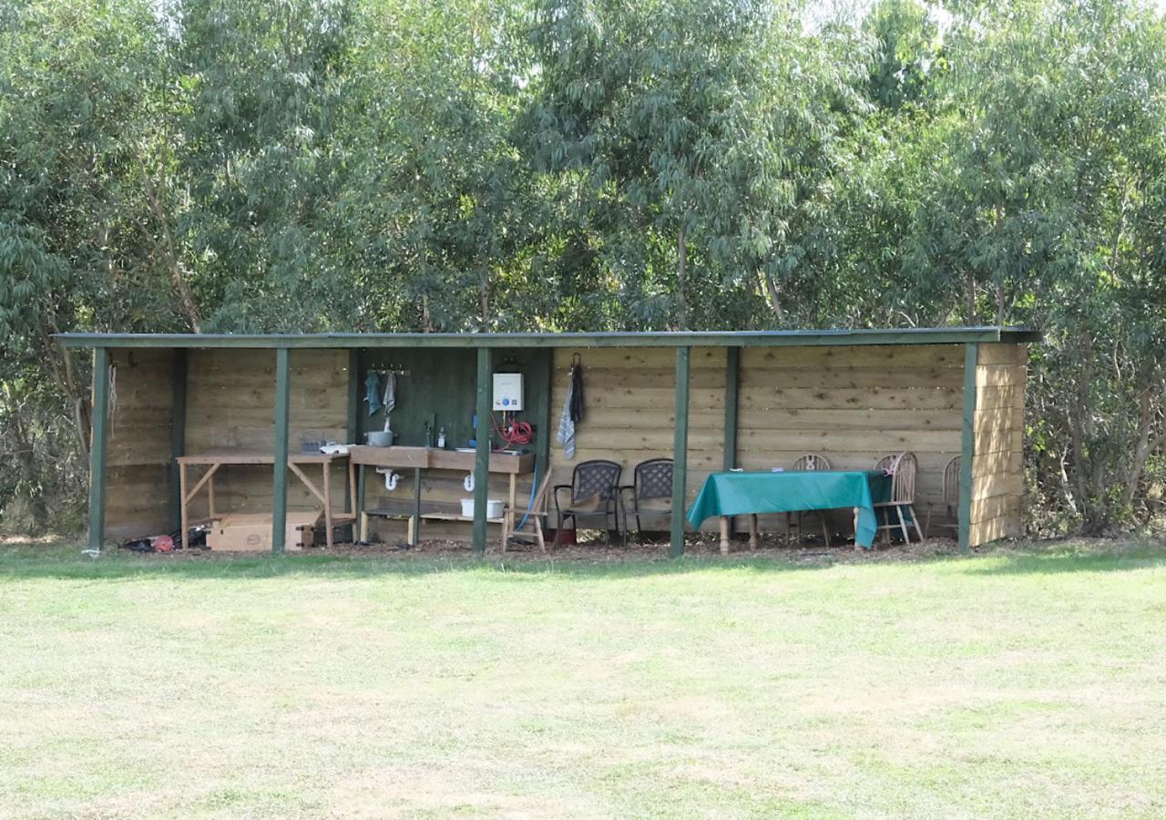 Gumtree Tipis Hotel Bickington Exterior photo